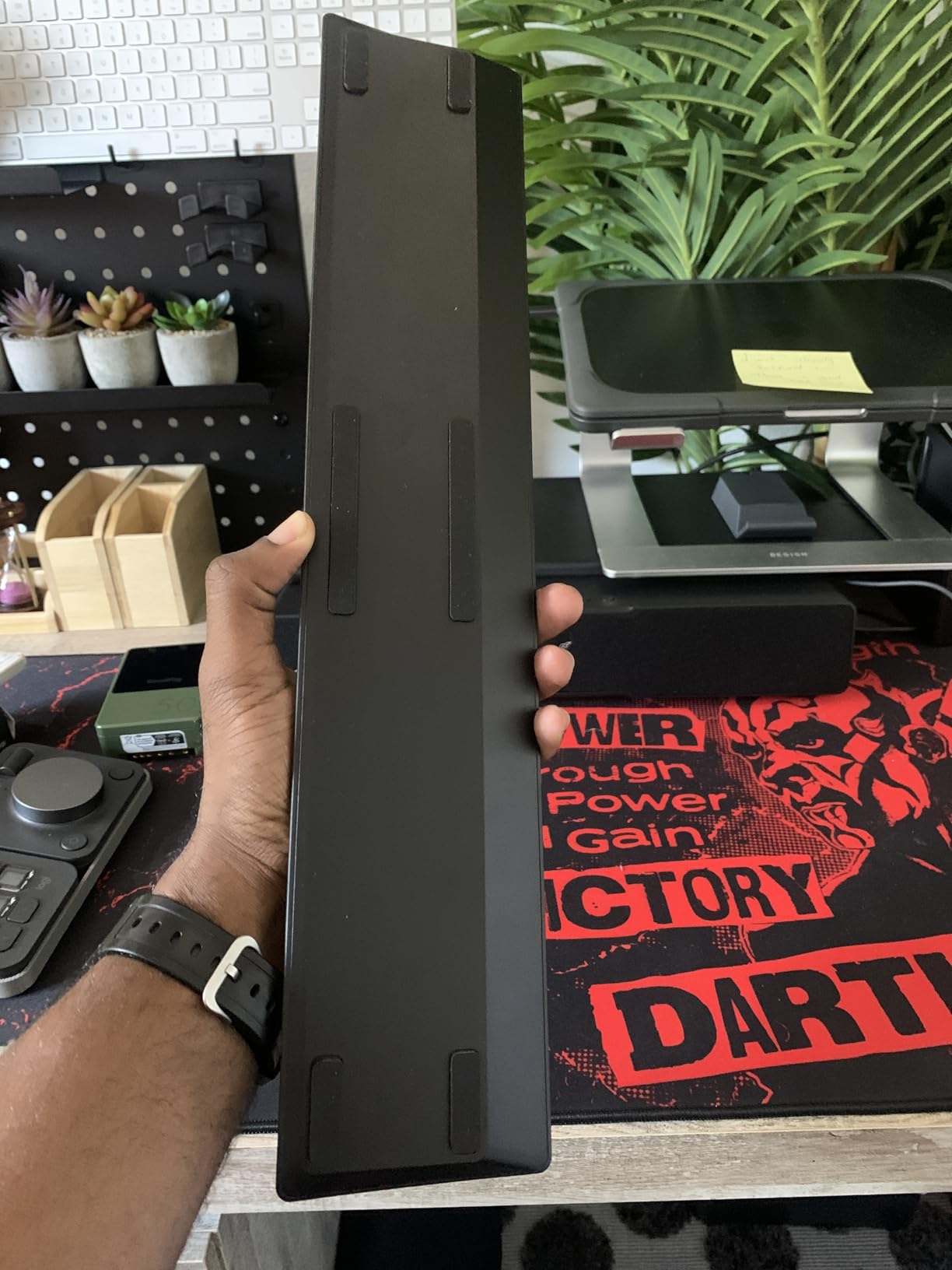 Razer Ergonomic Wrist Rest for Full-Sized Keyboards, Classic Black customer photo 1