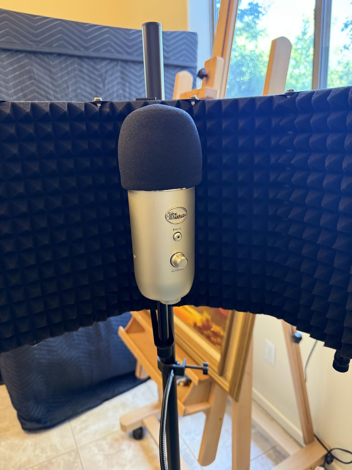 Aokeo Studio Recording Microphone Isolation Shield with Pop Filter & Tripod Stand,High Density Absorbent Foam to Filter Vocal,Foldable Sound Shield for Blue Yeti and Condenser Microphones customer photo 1