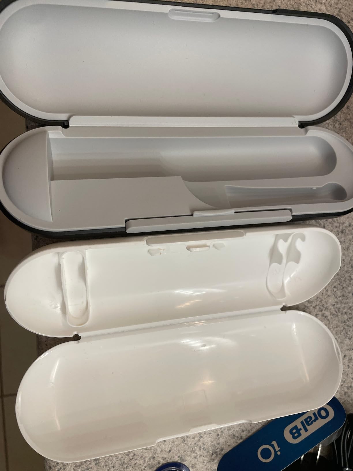 Oral-B Rechargeable Electric Toothbrush, iO9 Genius, 7 Cleaning Modes, Interactive Display, Charging Travel Case, Visible Pressure Sensor, 4 Brush Heads, White Alabaster customer photo 1