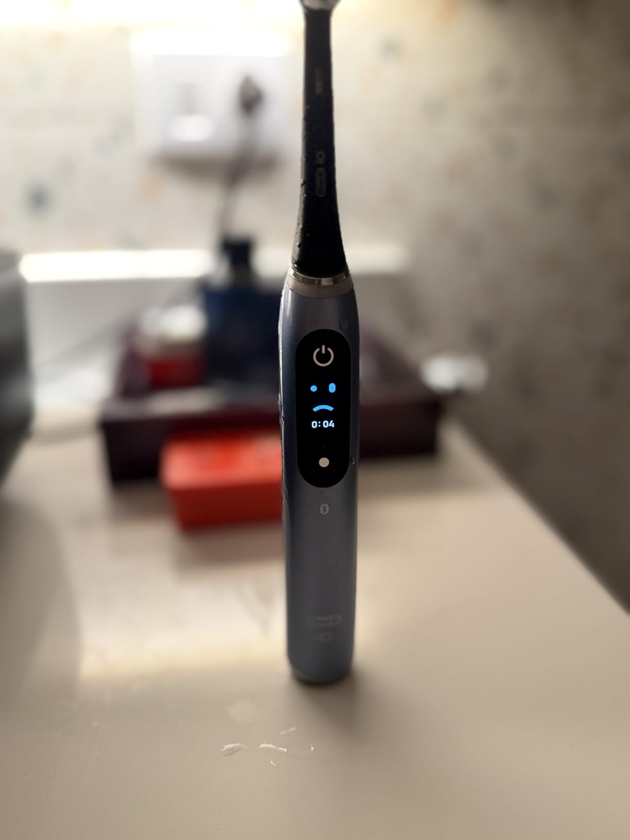 Oral-B Rechargeable Electric Toothbrush, iO9 Genius, 7 Cleaning Modes, Interactive Display, Charging Travel Case, Visible Pressure Sensor, 4 Brush Heads, White Alabaster customer photo 2
