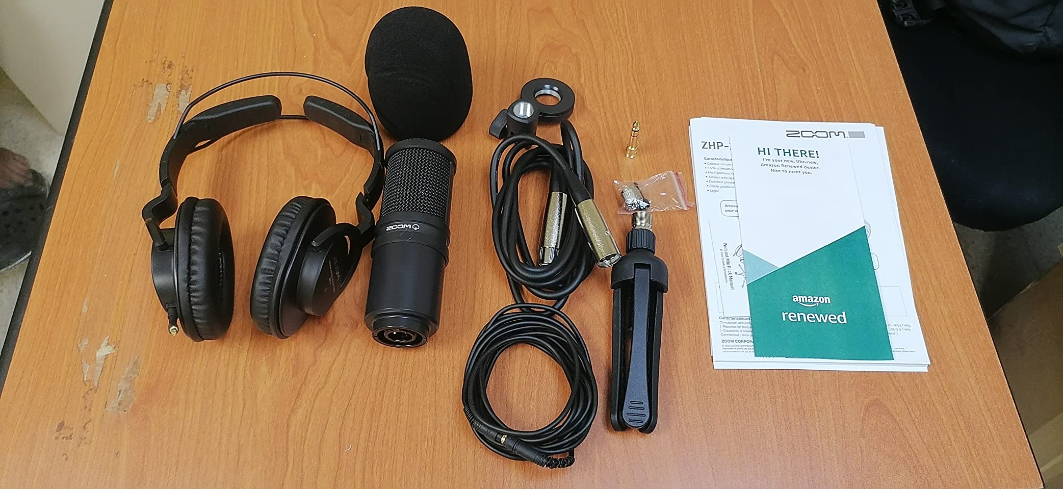 Zoom ZDM-1 Podcast Mic Pack for Podcasters with Dynamic Mic & Headphones customer photo 2