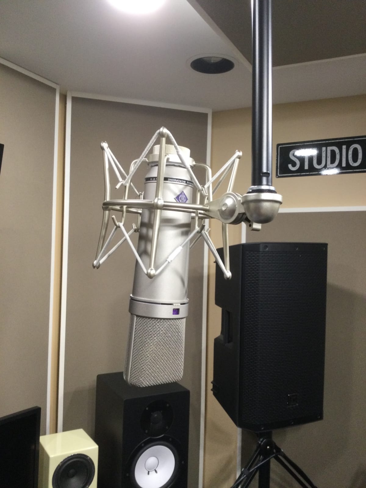Spider Microphone Shock Mount Mic Holder - Anti Vibration Metal Spider Shockmount Compatible with Neumann U47 U67 U87 TLM102 TLM103 TLM107 M147 M149 Senheiser MK4 MK8 Condenser Microphones customer photo 2