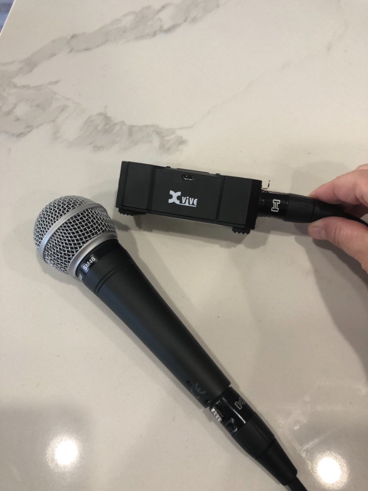 Xvive P1 Phantom Power Supply 48V/12V Switch,Up to 40 Hours of Use,Rechargeable Portable Phantom Power for Condenser/Shotgun Microphones, Mic Preamp, Recording Studios customer photo 2