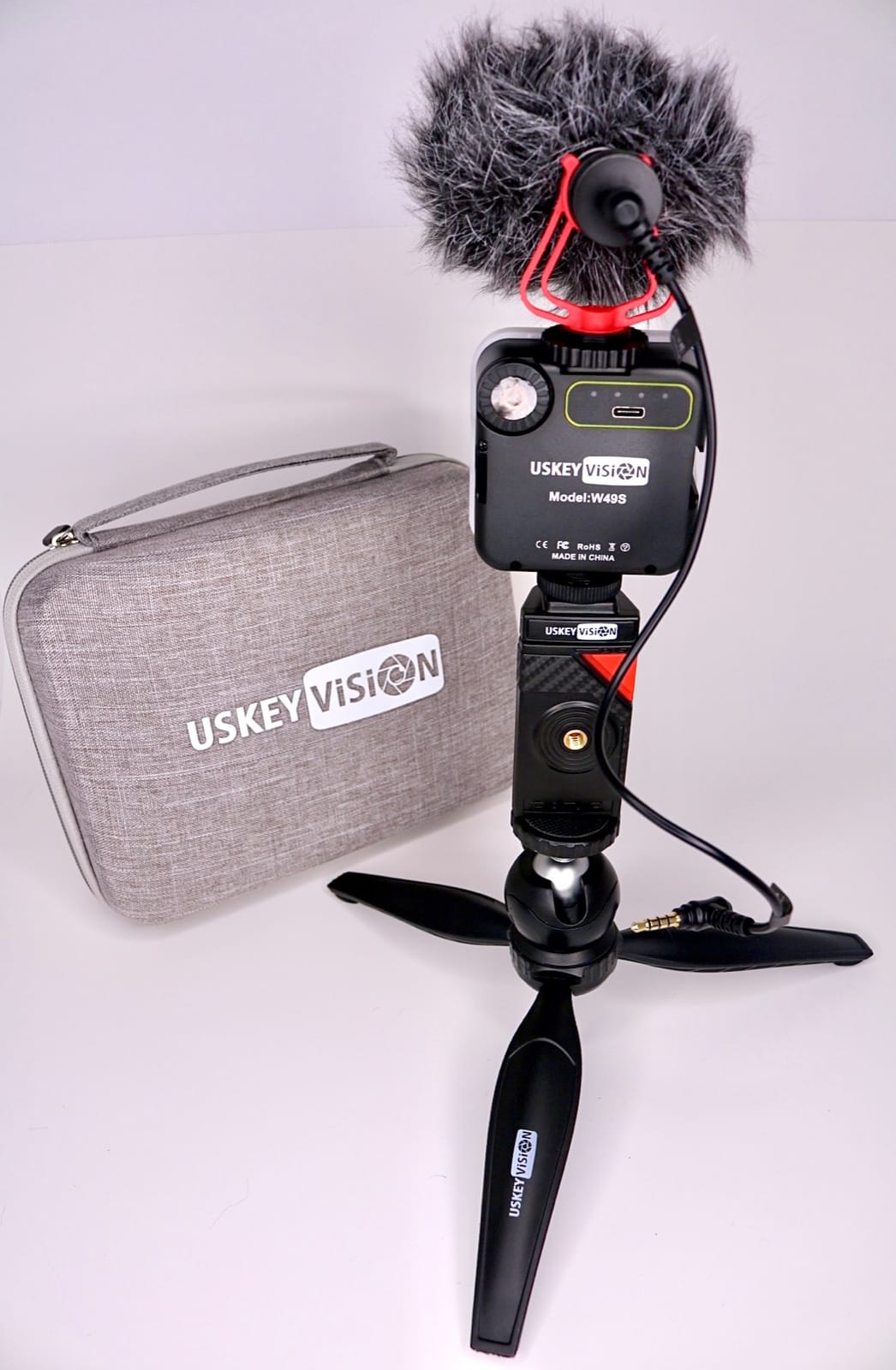 USKEYVISION Vlogging Kit for iPhone w/Mic,Light & Auto-Switch Clip Vlog K2 customer photo 1