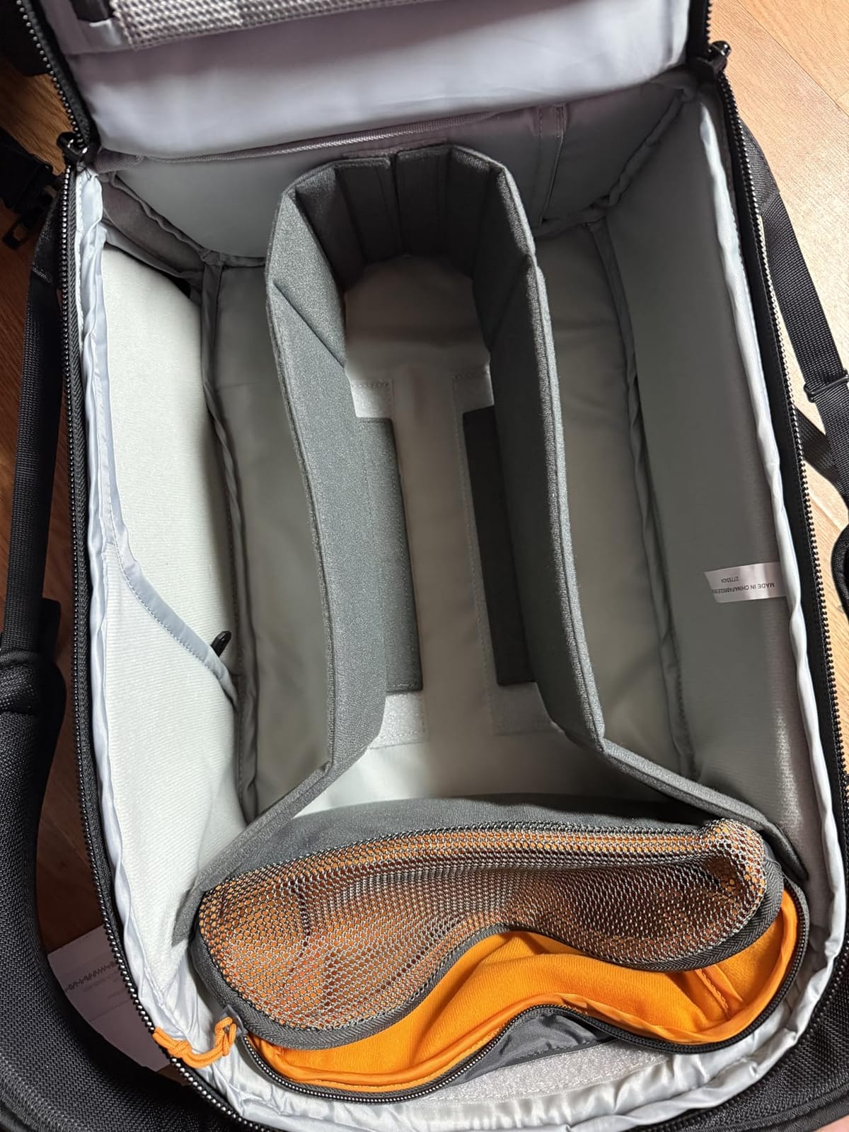 Lowepro Flipside BP 400 AW III Mirrorless and DSLR Camera Backpack - Black - with Rear Access - with Side Access - with Adjustable Dividers - for Mirrorless Like Sony α7 - LP37352-PWW customer photo 2