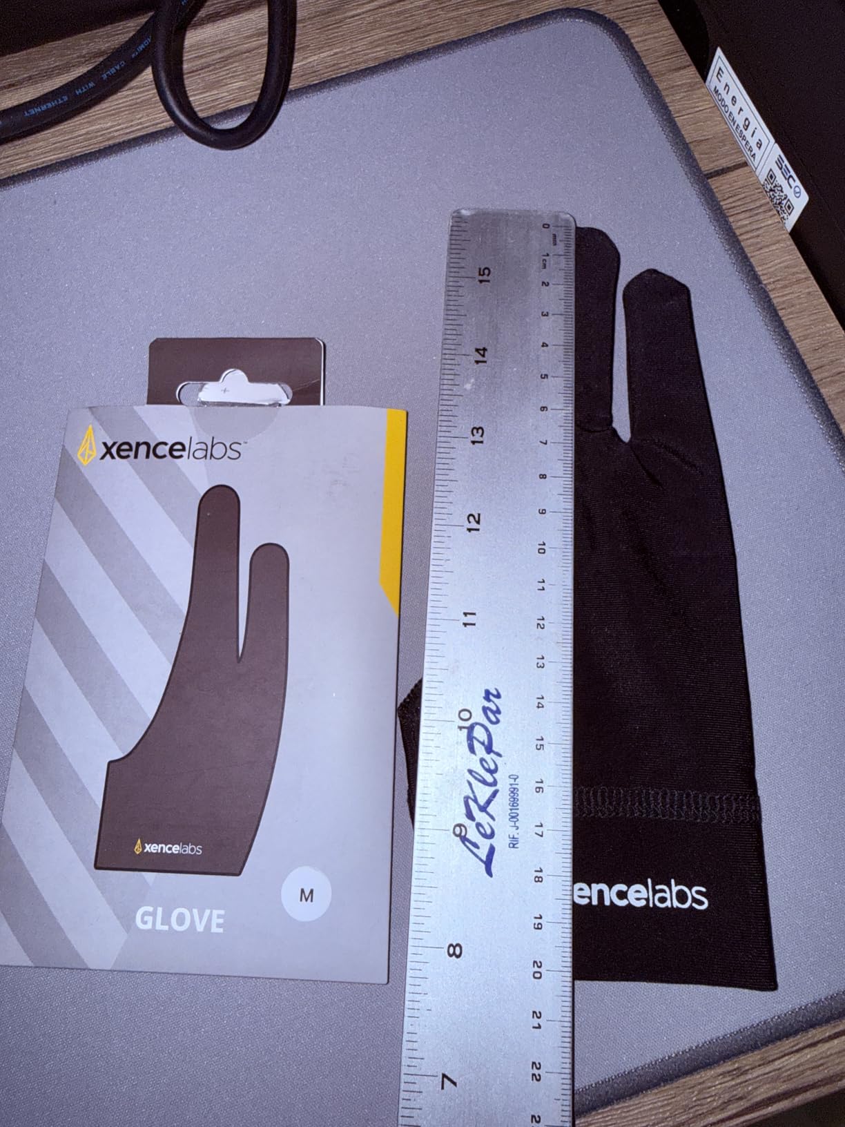 XENCELABS Drawing Glove, Breathable Artist Glove for Drawing Tablet, Two Fingers for Left Right Hand Black Size M customer photo 2