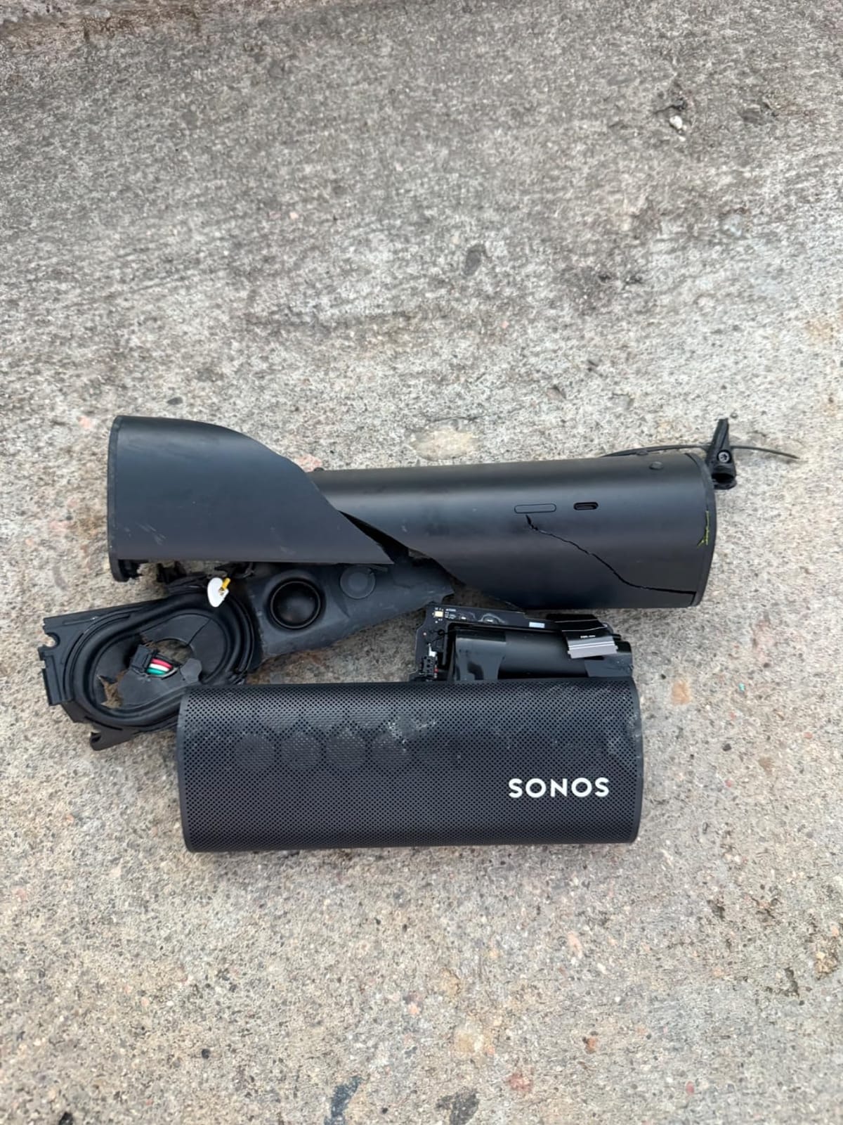 Sonos Roam - Black - Wireless Portable Bluetooth Speaker customer photo 2