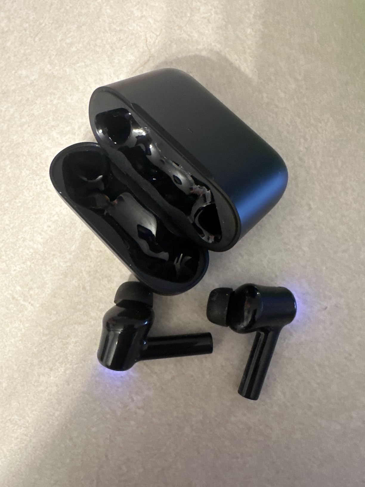 Razer Hammerhead True Wireless (2nd Gen) Bluetooth Gaming Earbuds: Chroma RGB Lighting -60ms Low-Latency- Active Noise Cancellation - Dual Environmental Noise Cancelling Microphones- Classic Black customer photo 2