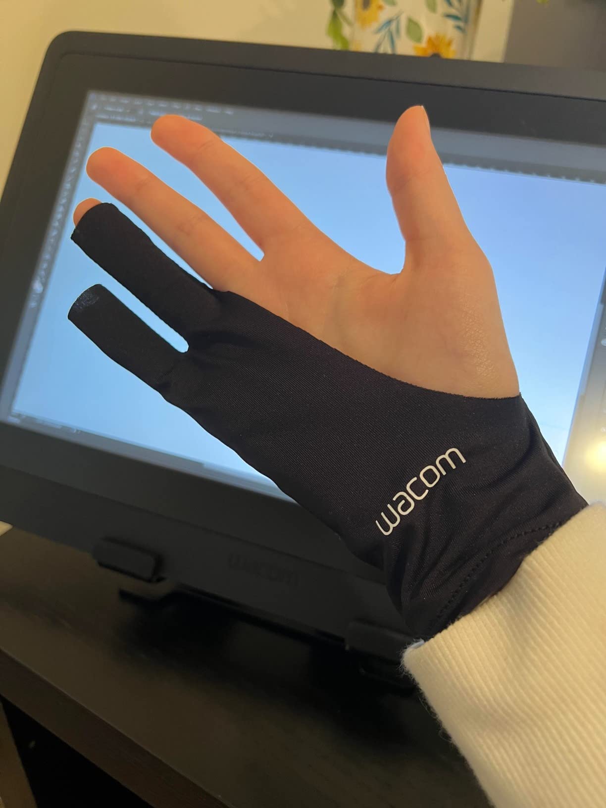Wacom Artist Drawing Glove, One-Size, 1 Count customer photo 2
