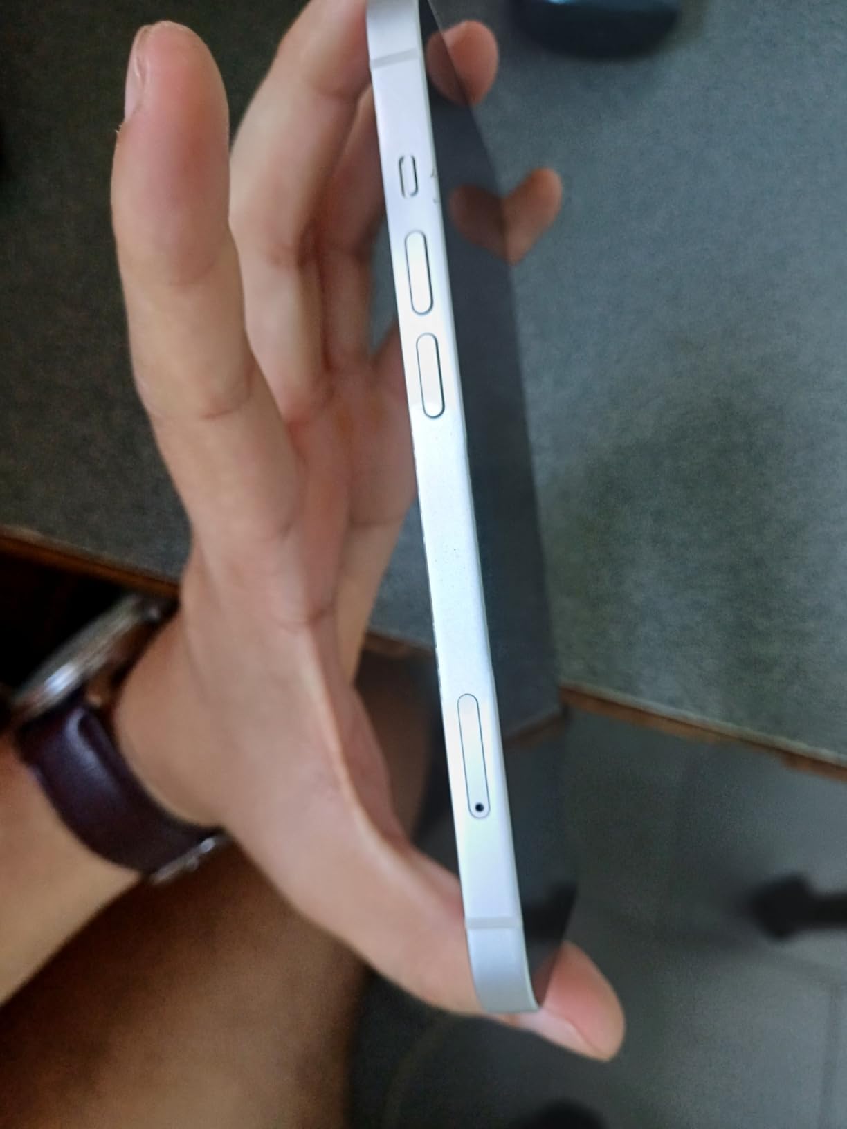 Apple iPhone 13, 128GB, Midnight - Unlocked (Renewed) customer photo 2