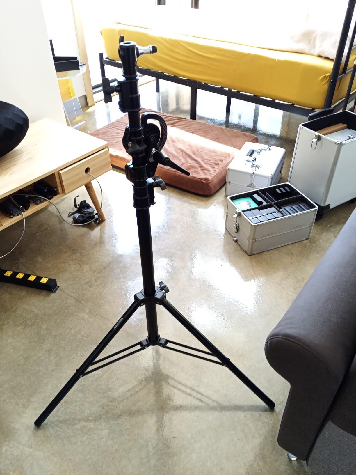 Neewer 2-in-1 Photography Light Stand, Aluminum Alloy 9.7ft Heavy Duty Tripod Stand with 3.8ft Boom Arm and Empty Sandbag for Video Light, Strobe, Reflector, Softbox for Studio Photo Video Shooting customer photo 2