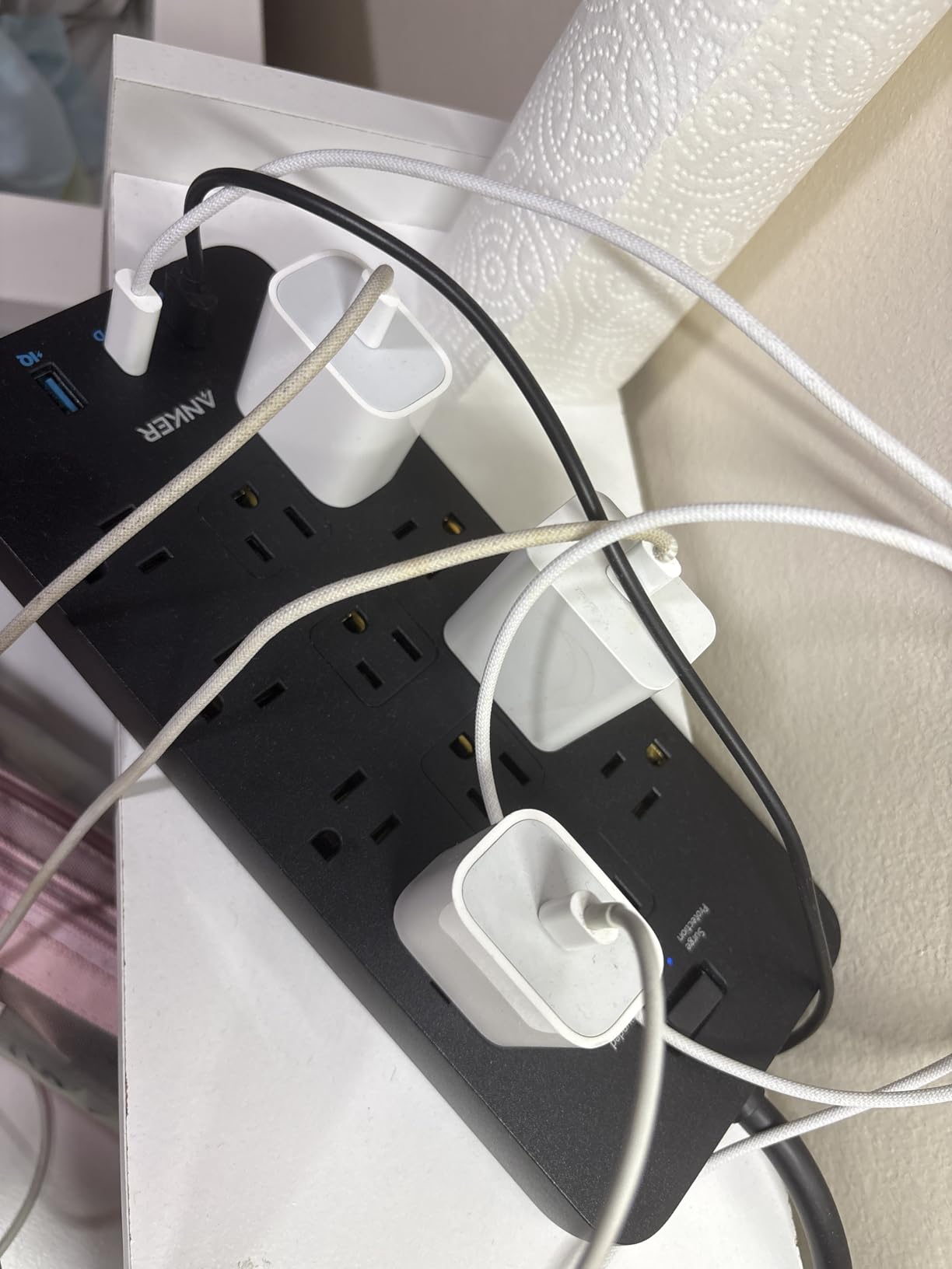 Anker Power Strip with 2100J Surge Protector, Outlet Extender, 20W, 12 AC customer photo 1