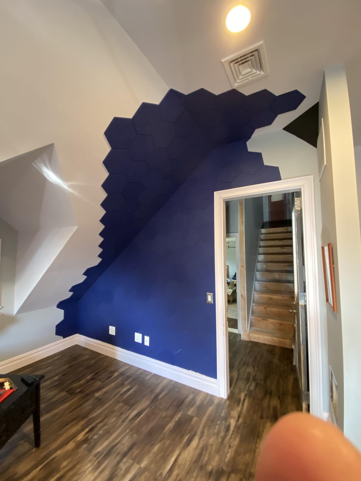 Foroomaco Triangular Pyramid Bass Traps for Ceiling Corners, 4 Pack, Black customer photo 2