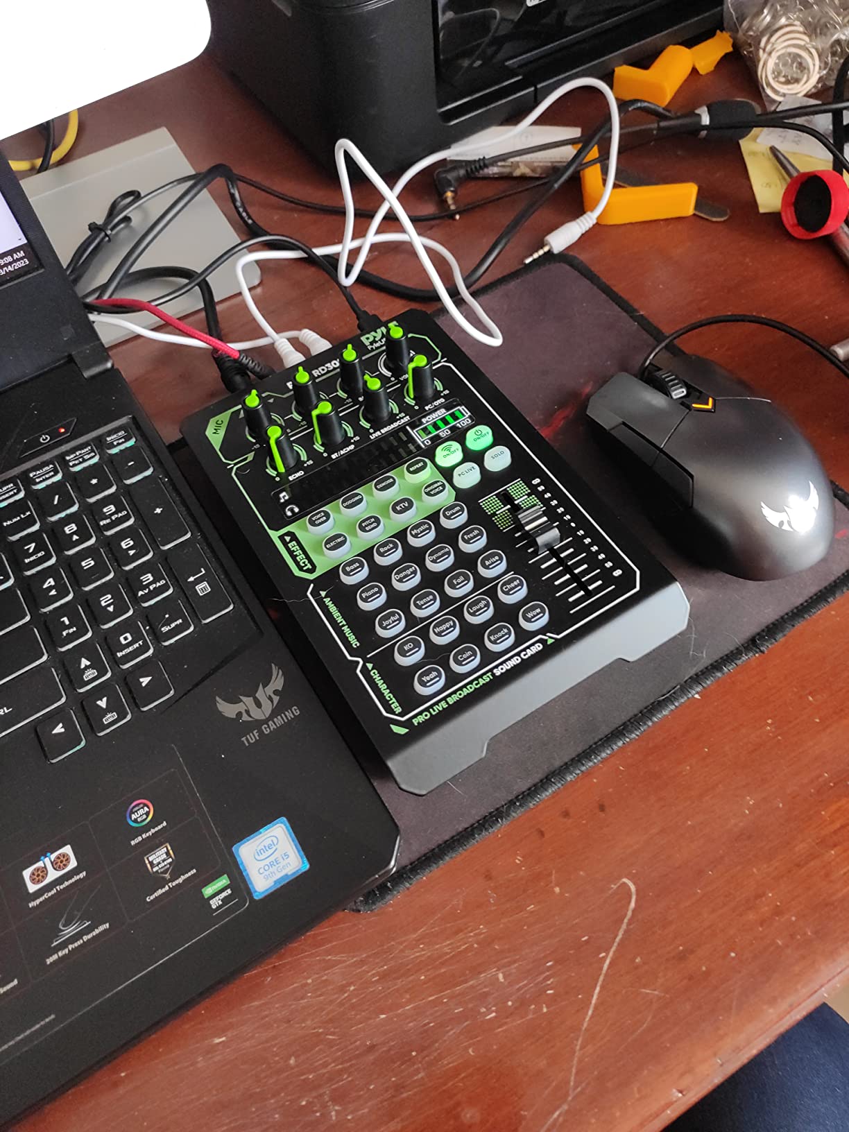 Pyle Pro Live Broadcast Sound Card | Rechargeable Mixer Kit w/ Condenser Mic | 8 Voice FX - 12 Presets | DSP Noise Reduction | Dual Mic Inputs | Solo Mode | Streaming, Podcasting, Gaming - PKSCRD308 customer photo 1