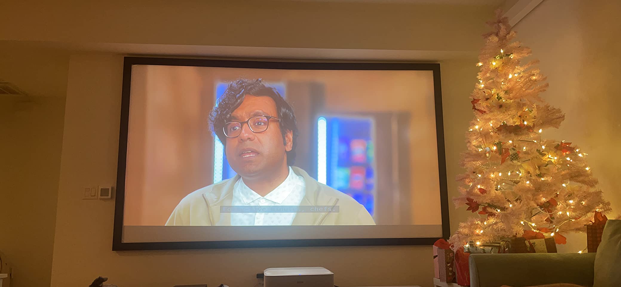 KODAK Projector Screen 120-Inch, Fixed Frame, 4K, Wall Mount customer photo 2