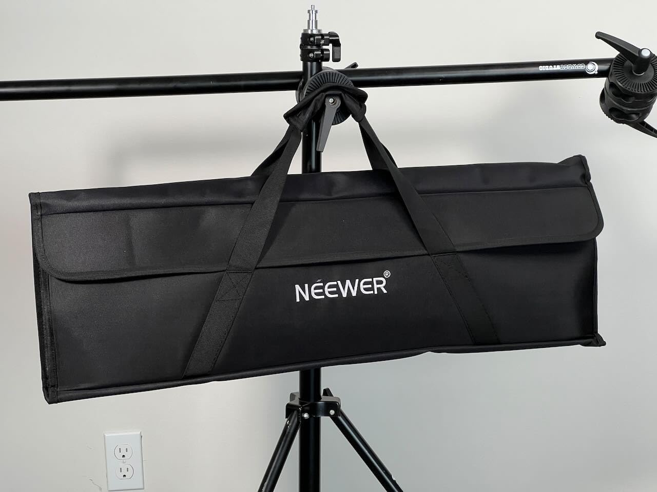 NEEWER SF6090F 5-in-1 Folding Flag Kit for Photography, Reflector, Light Modifier, for Soft, Diffused and Bright Effects, Carry Bag Included customer photo 1
