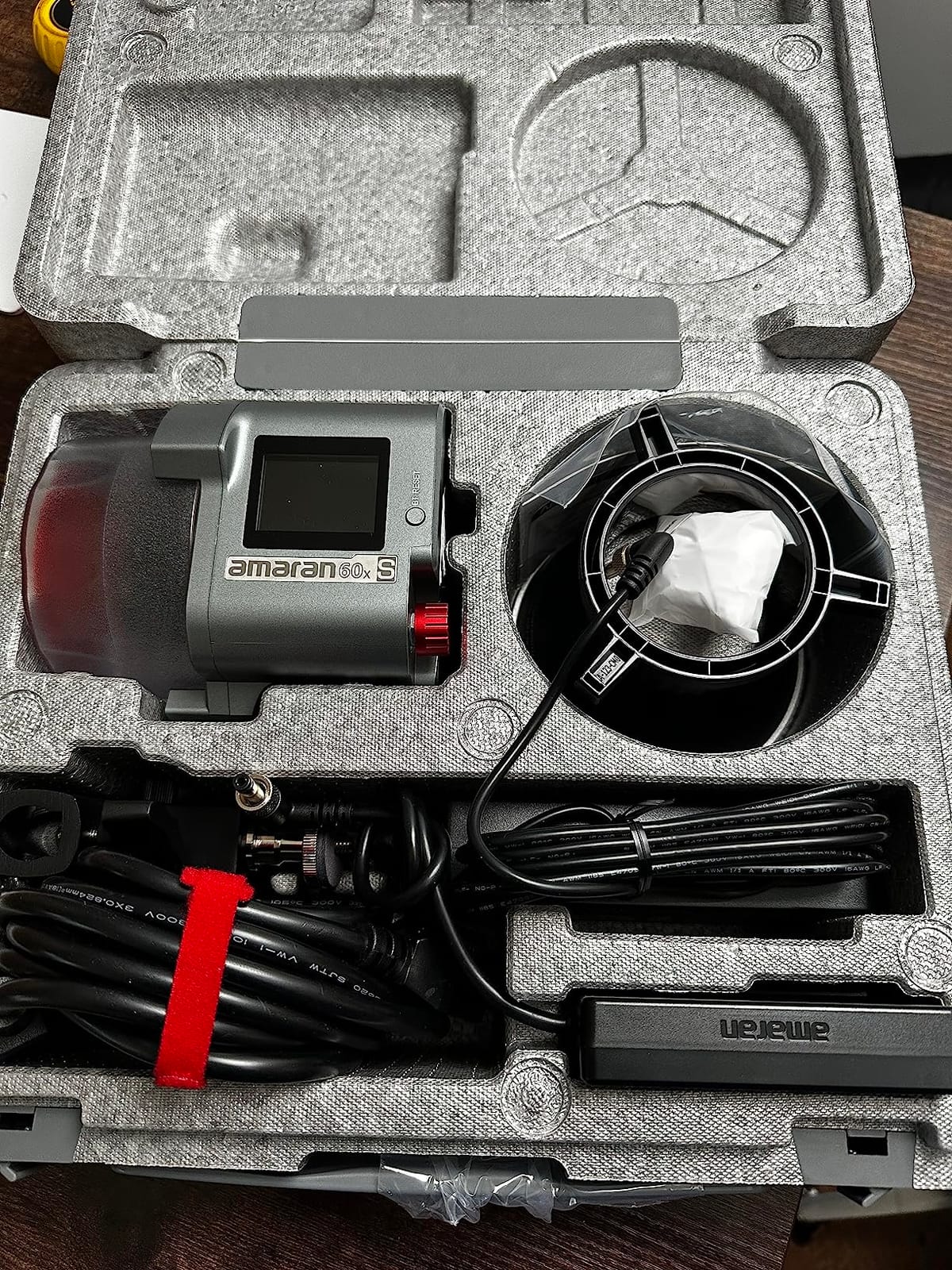 Aputure Amaran 60X S Bi Color LED Video Light 2700-6500K, Upgraded TLCI 97+ CRI 96+ SSI 87+, 9 Lighting Effects, APP Control, DC/AC Power Supply with Ginisfoto Cloth for Studio and Filming customer photo 1