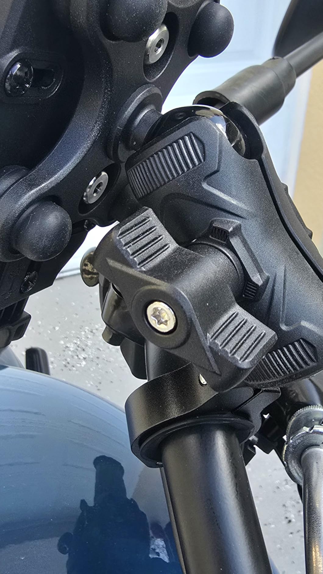 BRCOVAN Anti-Theft Motorcycle Phone Mount Holder with Vibration Dampener customer photo 1
