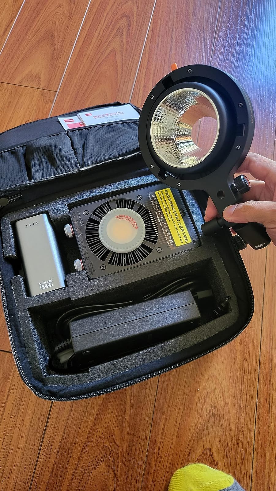Zhiyun Molus X100 Combo 100W Bi-Color LED Video Light, 385g LED Pocket Light, 2700K-6500K CRI 95+ TLCI 97+w/Bowens Mount Adapter Ring, Detachable Grip Battery,Bluetooth App Control, Studio Spotlight customer photo 1
