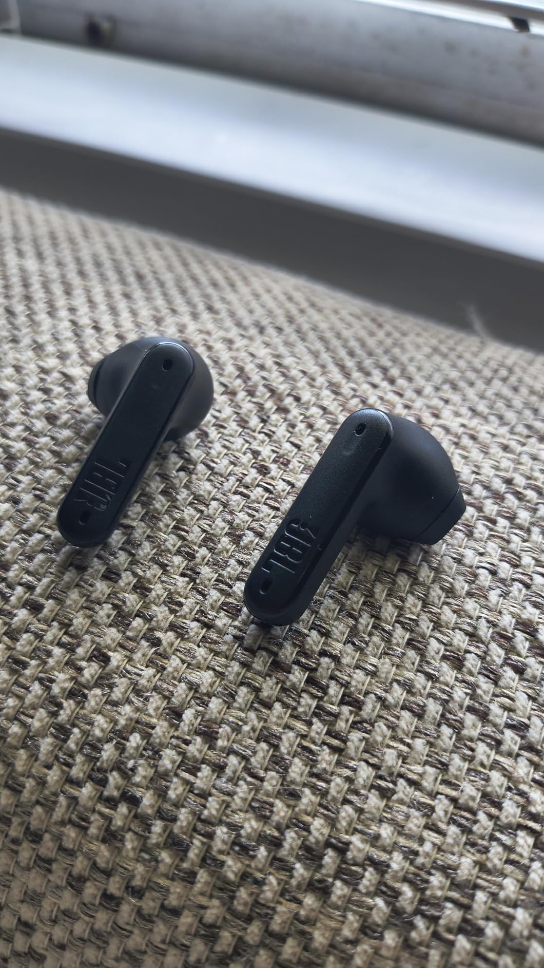 JBL Tune Flex - True Wireless Noise Cancelling Earbuds (Black), Small customer photo 1