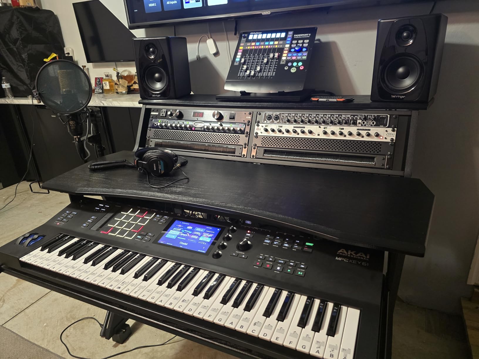 BE200 Series Music Studio Desk Workstation with 2 x 4U Rack (Black) customer photo 2