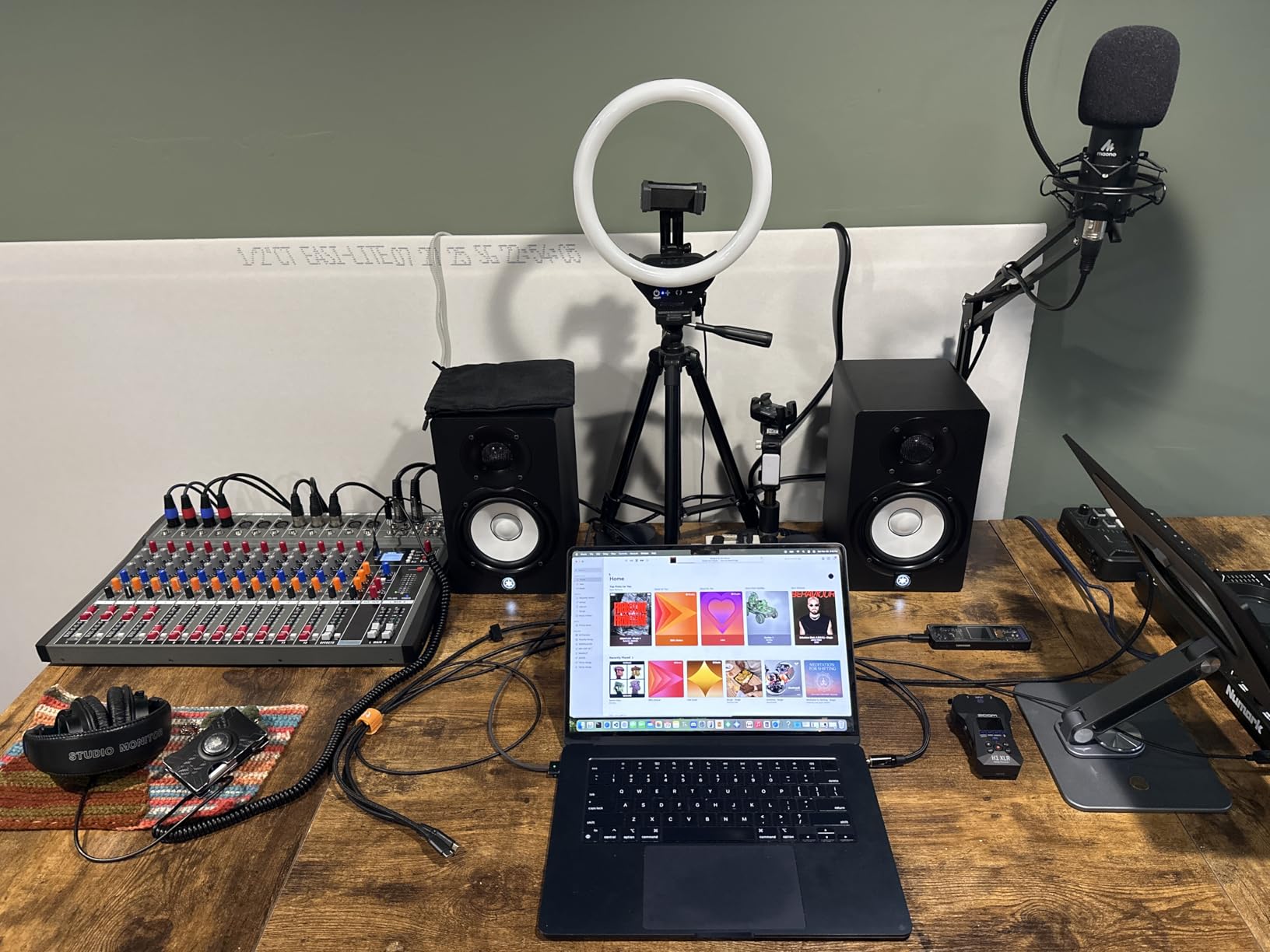 Yamaha HS4 Powered Studio Monitor in Black, Pair (HS4 B) customer photo 2