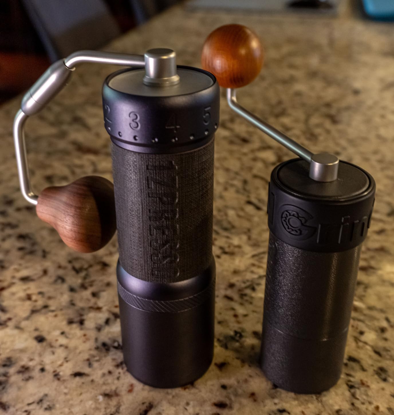 1Zpresso J-Ultra Manual Coffee Grinder Iron Gray, Conical Burr, Foldable Handle, Magnet Catch Cup Capacity 40g, Numerical Adjustable Finely Setting, Faster Grinding Efficiency Ideal for Espresso customer photo 2