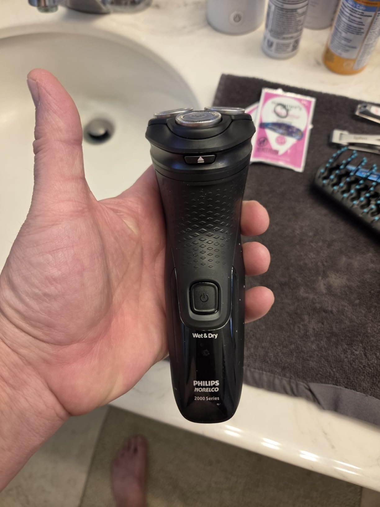 Philips Norelco 2400 Series Electric Shaver, Deep Black customer photo 2