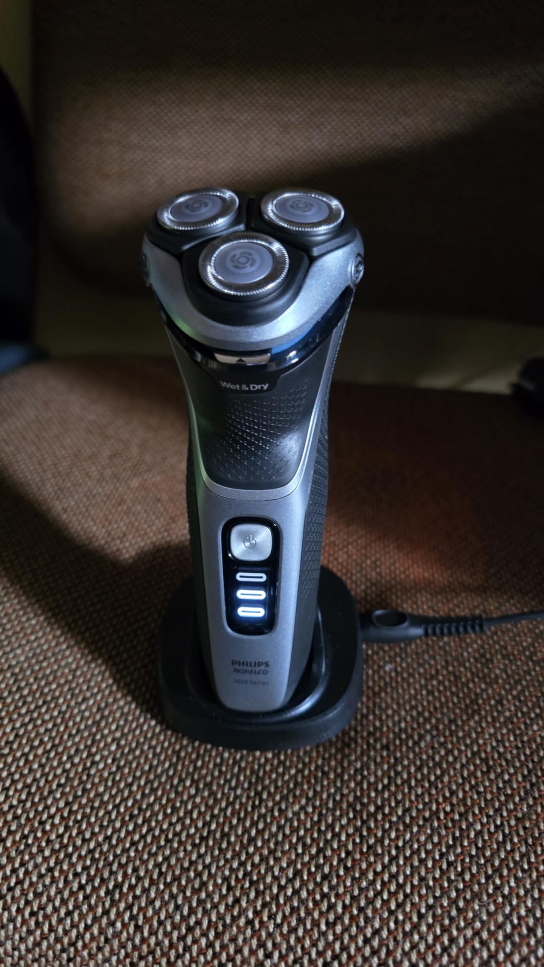 Philips Norelco 3900 Electric Shaver, Storm Blue customer photo 1