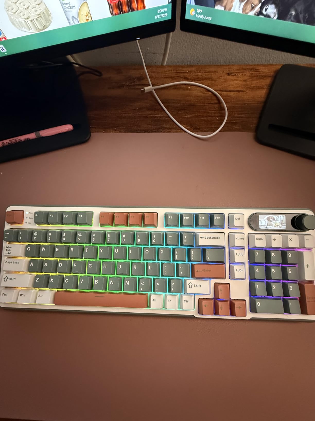 RK ROYAL KLUDGE S98 Wireless Mechanical Keyboard w/Smart Display & Knob customer photo 1