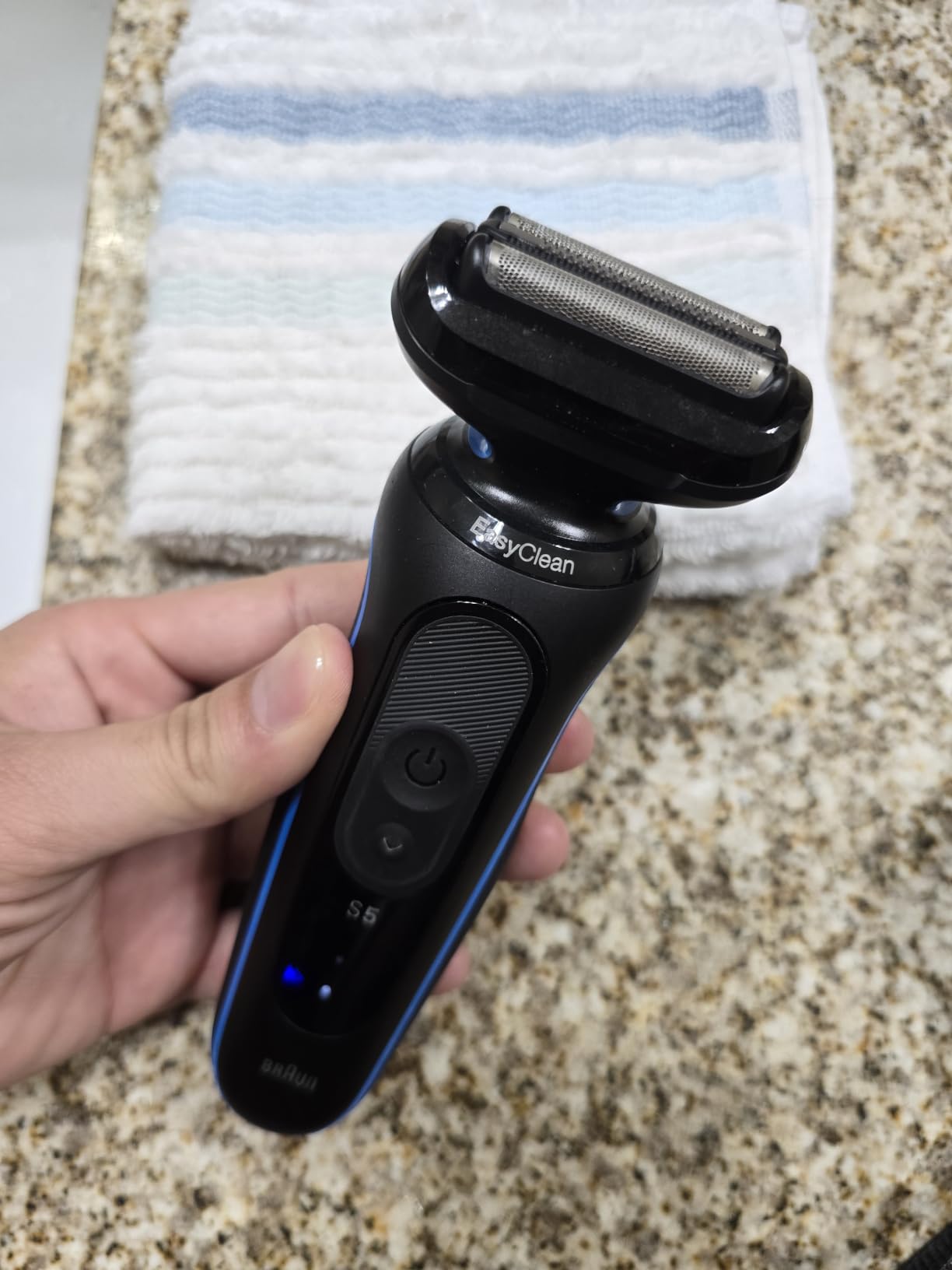 Braun Electric Shaver for Men, Series 5 5120s, Wet & Dry Shave, Turbo Shaving Mode, Foil Shaver, Engineered in Germany, with Beard Trimmer & Attachments, Blue customer photo 1