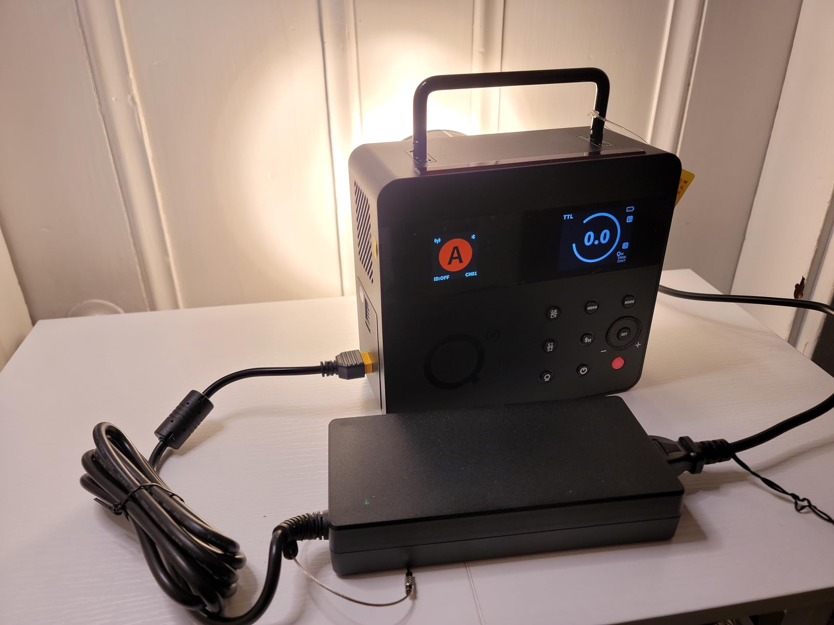 NEEWER Q4 400Ws 2.4G TTL Outdoor Studio Flash (New Look), Compatible with Godox, 1/8000s HSS/2800mAh Battery/30W Modeling Lamp/400 Full Power Flash Strobe Light Photography Bowens Mount Monolight customer photo 2
