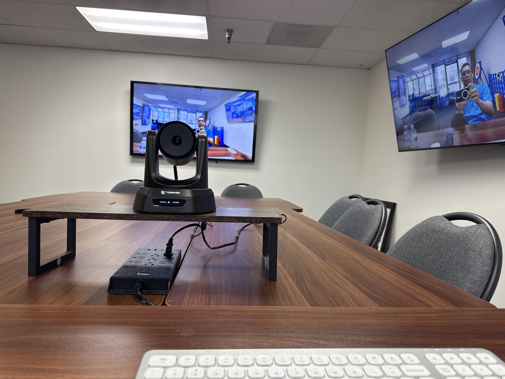 TONGVEO Wireless AI PTZ Camera with Auto-Tracking: Built-in 5.8GHz Receiver for Cable-Free Setup, 1080P 60fps 3X Zoom Conference Camera for Church Services, Online Classes & Hybrid Meetings customer photo 2