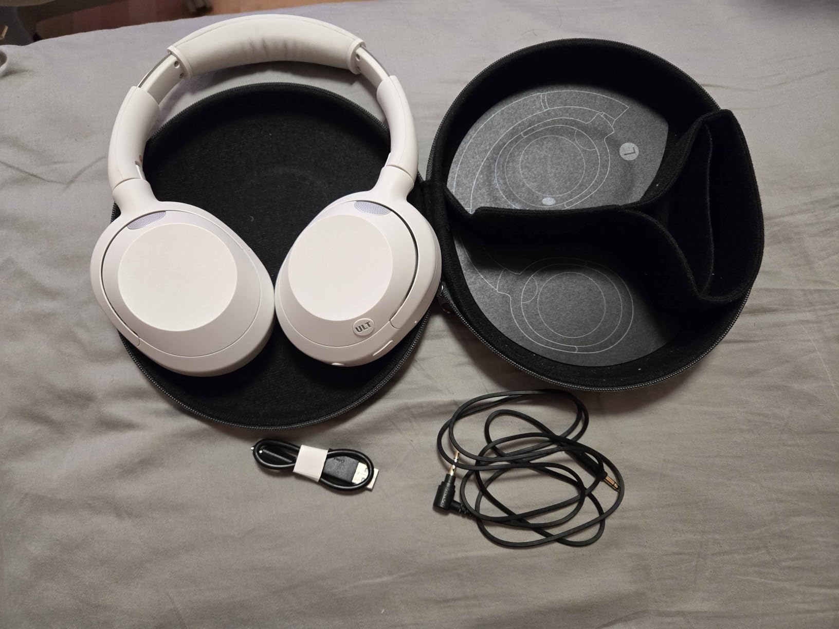 Sony ULT WEAR Over-Ear Noise Canceling Wireless Headphones, Black customer photo 2