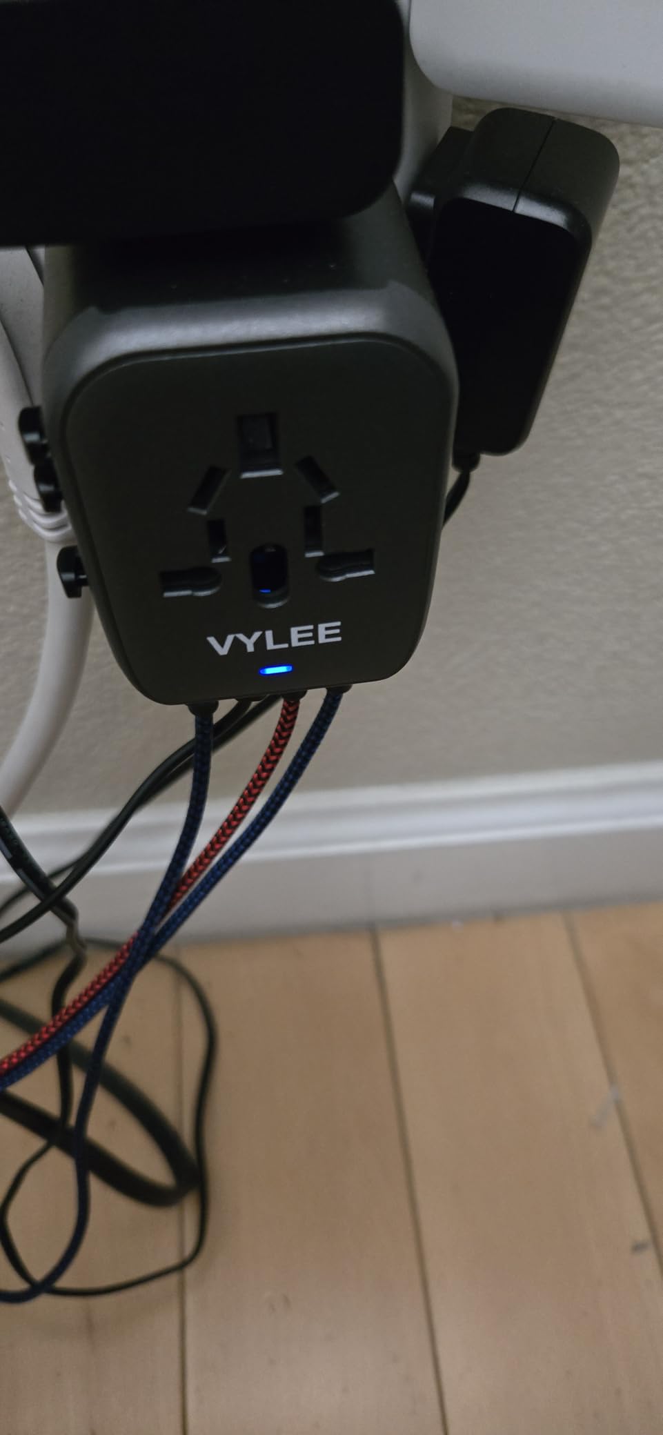 VYLEE Universal Travel Adapter, 5 in 1 International Power Adapter customer photo 1