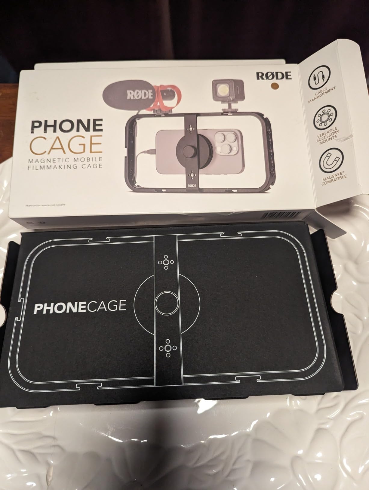 RØDE Phone Cage Magnetic Mobile Filmmaking Cage with 1/4-inch and 3/8-inch customer photo 1