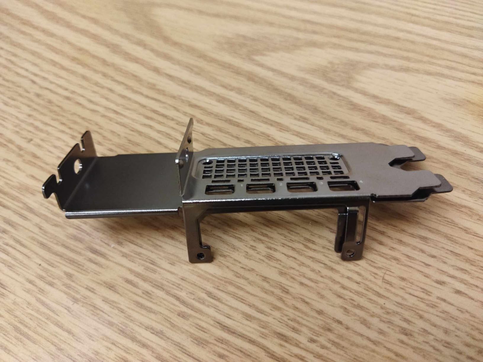 PNY NVIDIA RTX 2000 Ada Generation 16GB GDDR6 PCI Express 4.0 Dual Slot, Low Profil 4X MiniDisplayPort, 8K Support, Ultraleiser Aktiver Lüfter customer photo 2