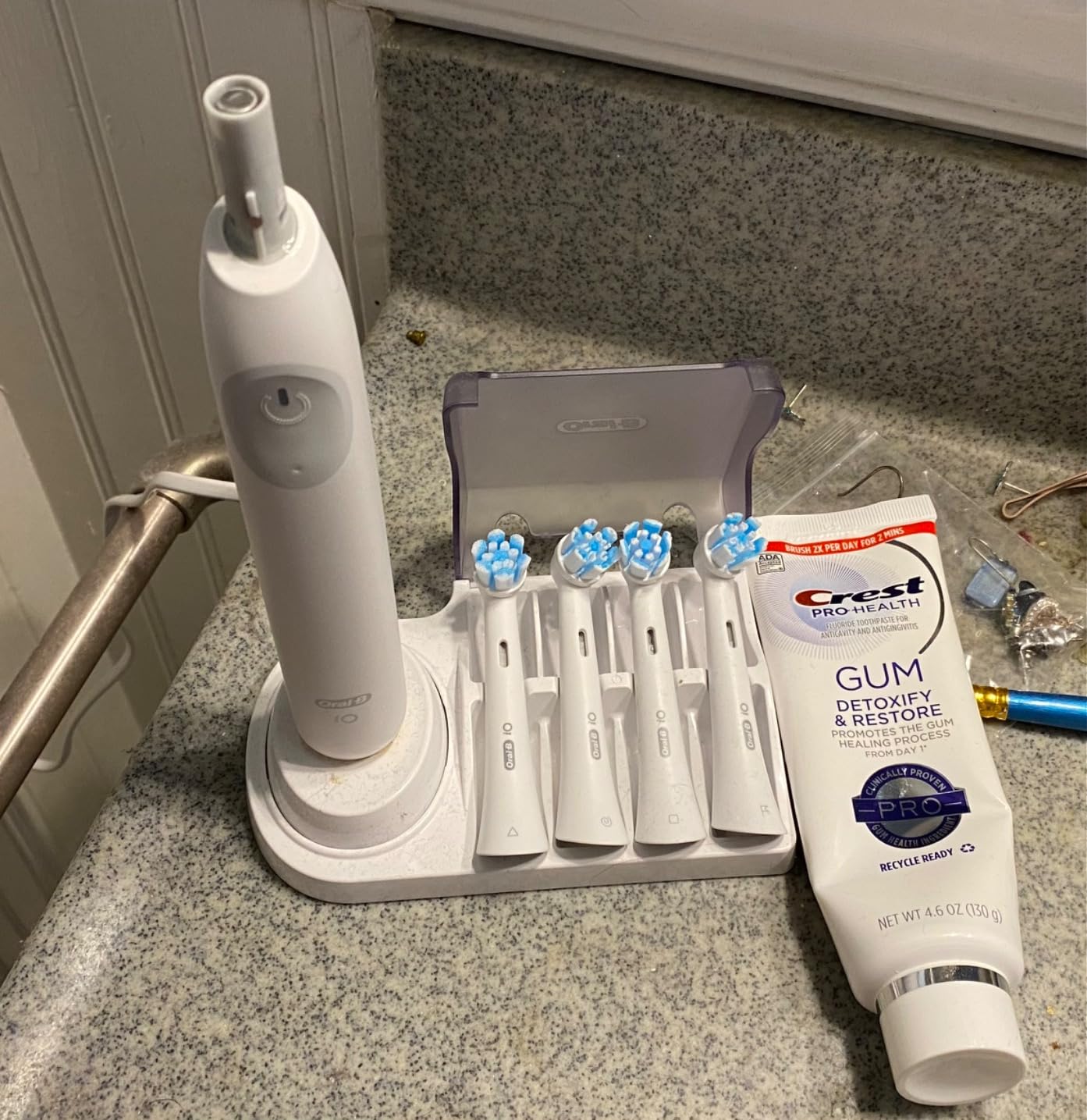 Oral-B Rechargeable Electric Toothbrush, iO2 Starter Kit, 3 Cleaning Modes, Automatic Pressure Sensor to Protect Gums, 2 Brush Heads, Forest Green customer photo 1