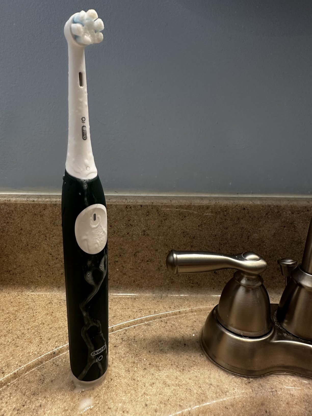 Oral-B Rechargeable Electric Toothbrush, iO2 Starter Kit, 3 Cleaning Modes, Automatic Pressure Sensor to Protect Gums, 2 Brush Heads, Forest Green customer photo 2