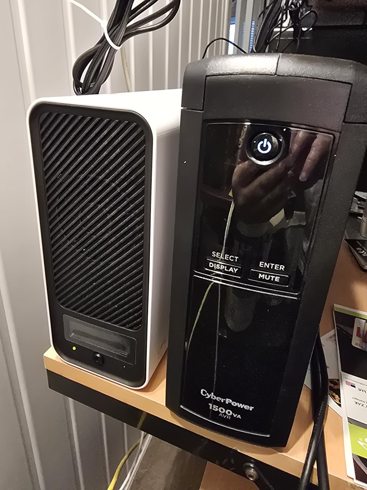 GOLDENMATE 1000VA/800W Lithium UPS Battery Backup & Surge Protector, White customer photo 1