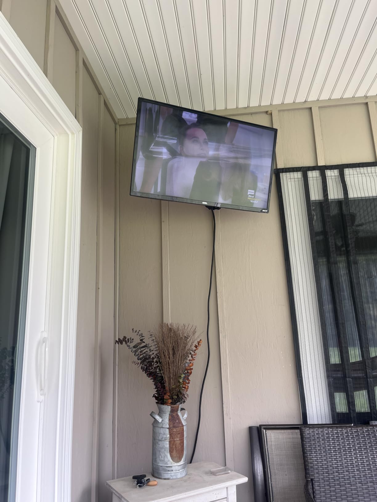 monTEK Full Motion TV Wall Mount Bracket for 23-65 Inch TVs up to 77 lb customer photo 1