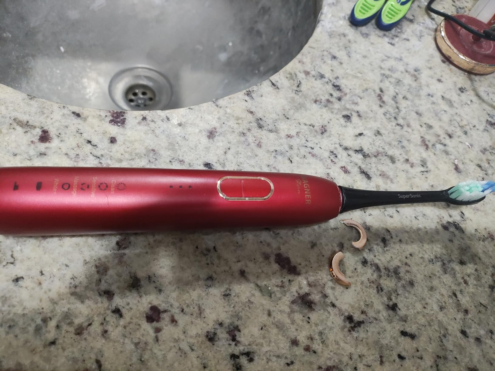 Wagner Stern IntelliBrush Series Whitening Electric Toothbrush with Pressure Sensor. Offers 4 Brushing Modes, 3 intensities, 8 Soft Brush Heads, and a Luxury Travel case. customer photo 2