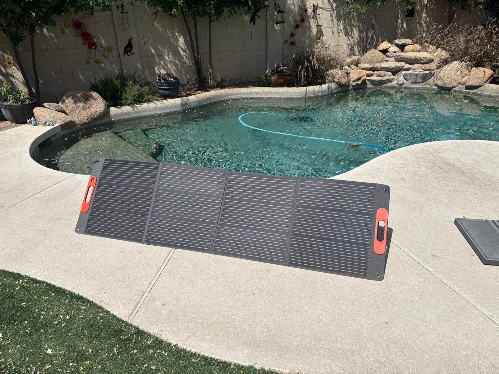 200W Portable Solar Panel for Power Station, 24% High Efficiency ETFE Foldable Solar Panel Charger, QC3.0, Type-C 60W, MC4 Output, IP65 Waterproof, for Outdoor Camping, RV, Emergency Power Supply customer photo 2