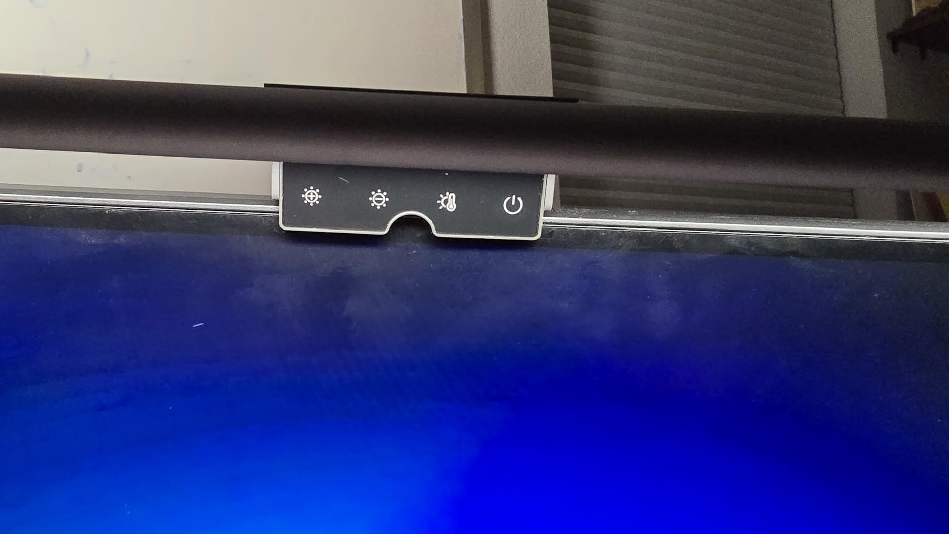 YEELIGHT Monitor Light Bar, Computer Monitor Lamp for Home Office Gaming, 250LM No Glare Eye-Care LED Screen Bar, Touch Control USB Reading Desk Lamp with Stepless Dimming for Flat & Curved Monitor customer photo 1
