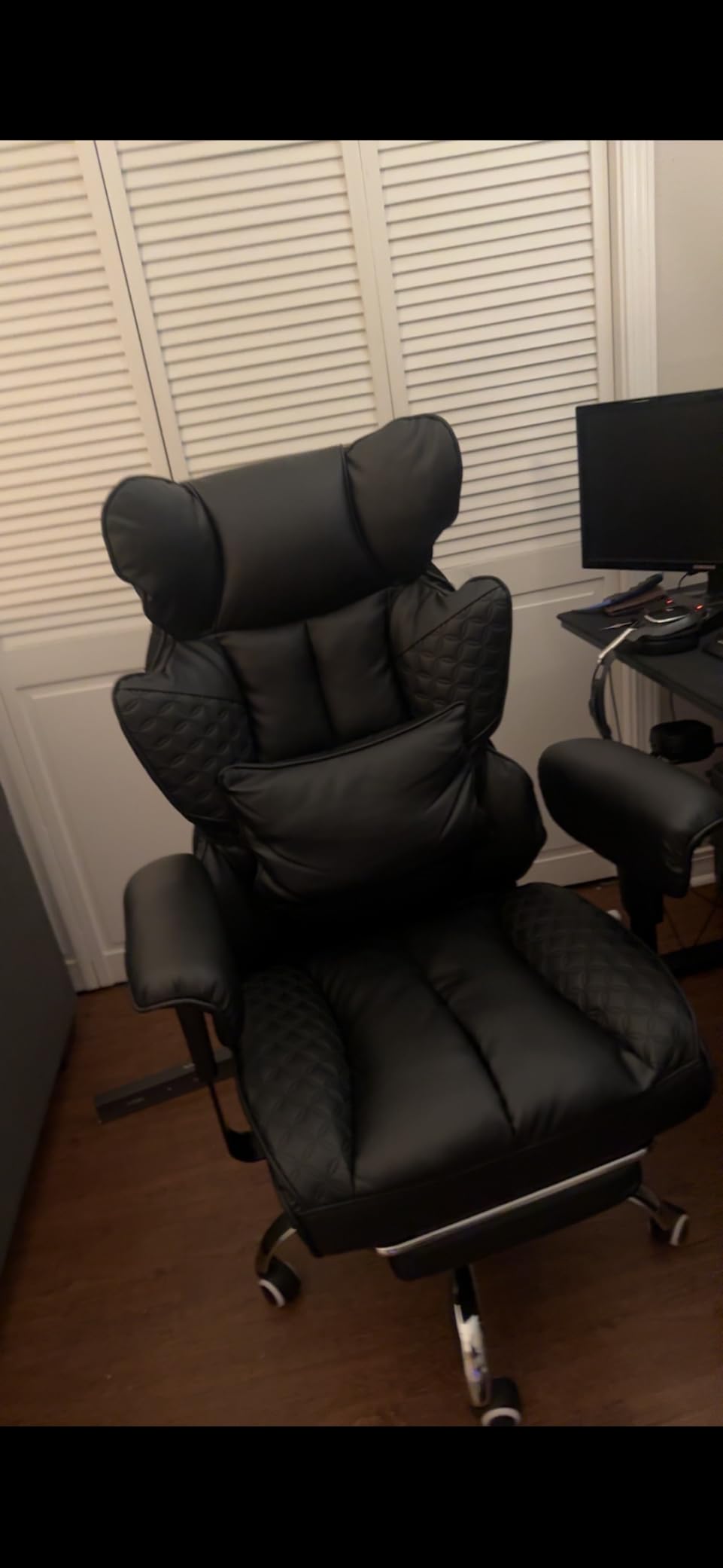 GTPLAYER Big and Tall Gaming Chair 400lbs Heavy Duty Office Chair with Foot Rest & Ergonomic Pocket Spring Lumbar Support, High Back 3D Saddle Shaped Cushion for Back Pain Relief, Matte-Black customer photo 2