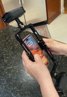 NEEWER Universal Phone Cage, Smartphone Video Rig with Quick Release Mounts Cold Shoes for Videomaker Filmmaking TikTok Vlogging Phone Video Stabilizer Holder Compatible with iPhone Samsung, PA039 customer photo 2