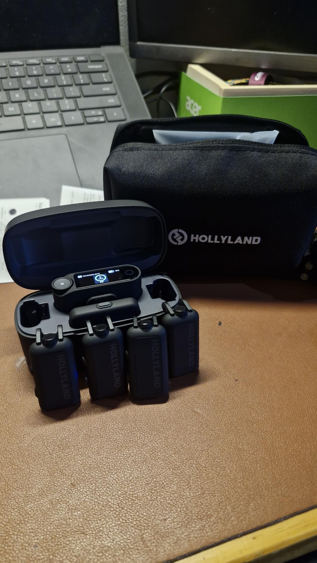 Hollyland Lark MAX 2 Combo-4 Person Version, Wireless Lavalier Microphone, Tailored for Multi-Person Shooting Scenarios, Microphone for Camera/iPhone/Android (4TX + 2RX+ Charging Case) customer photo 2