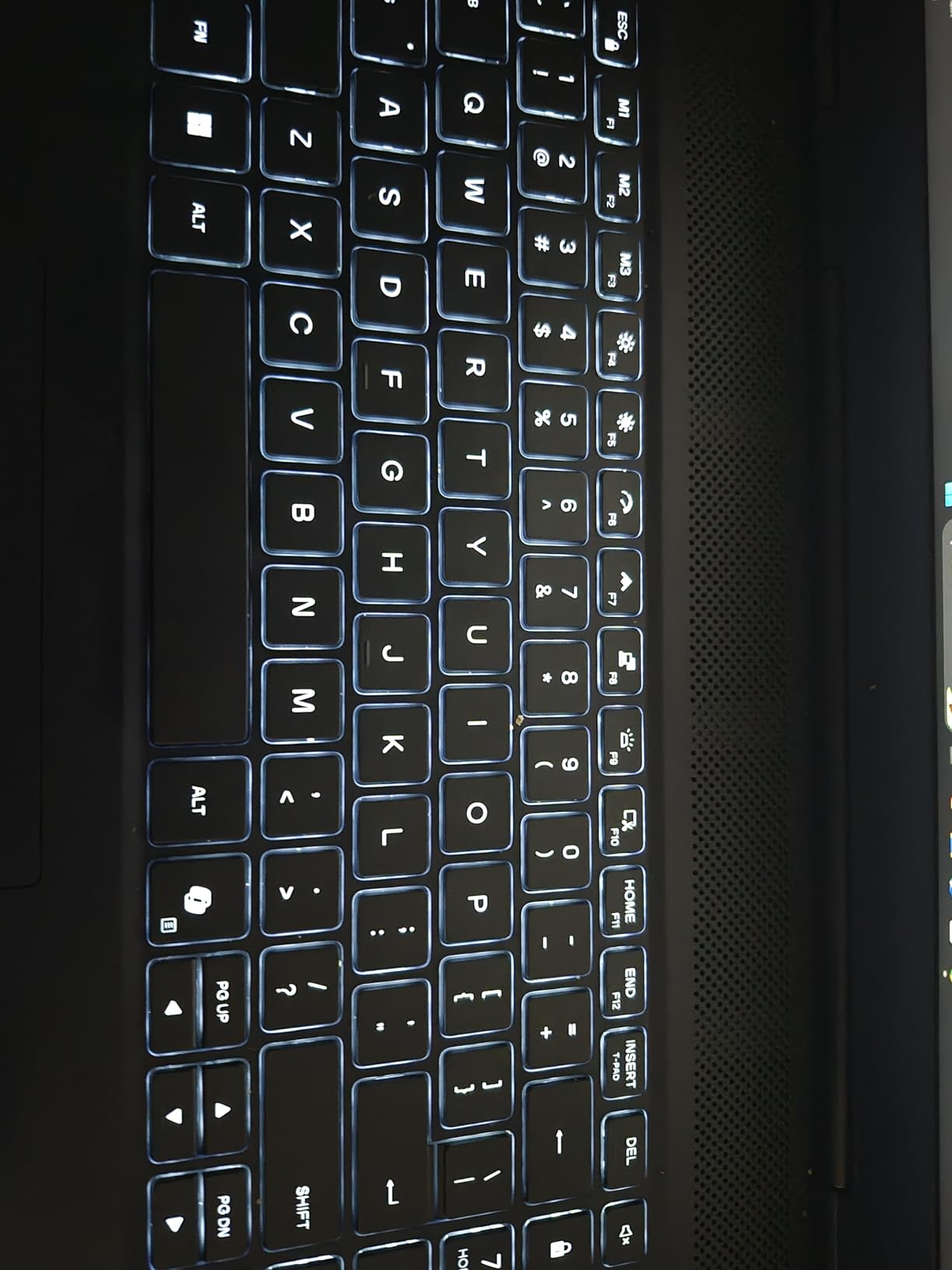 Alienware 16 Aurora Gaming Laptop, NVIDIA RTX 5060, Intel Core 7 240H customer photo 2