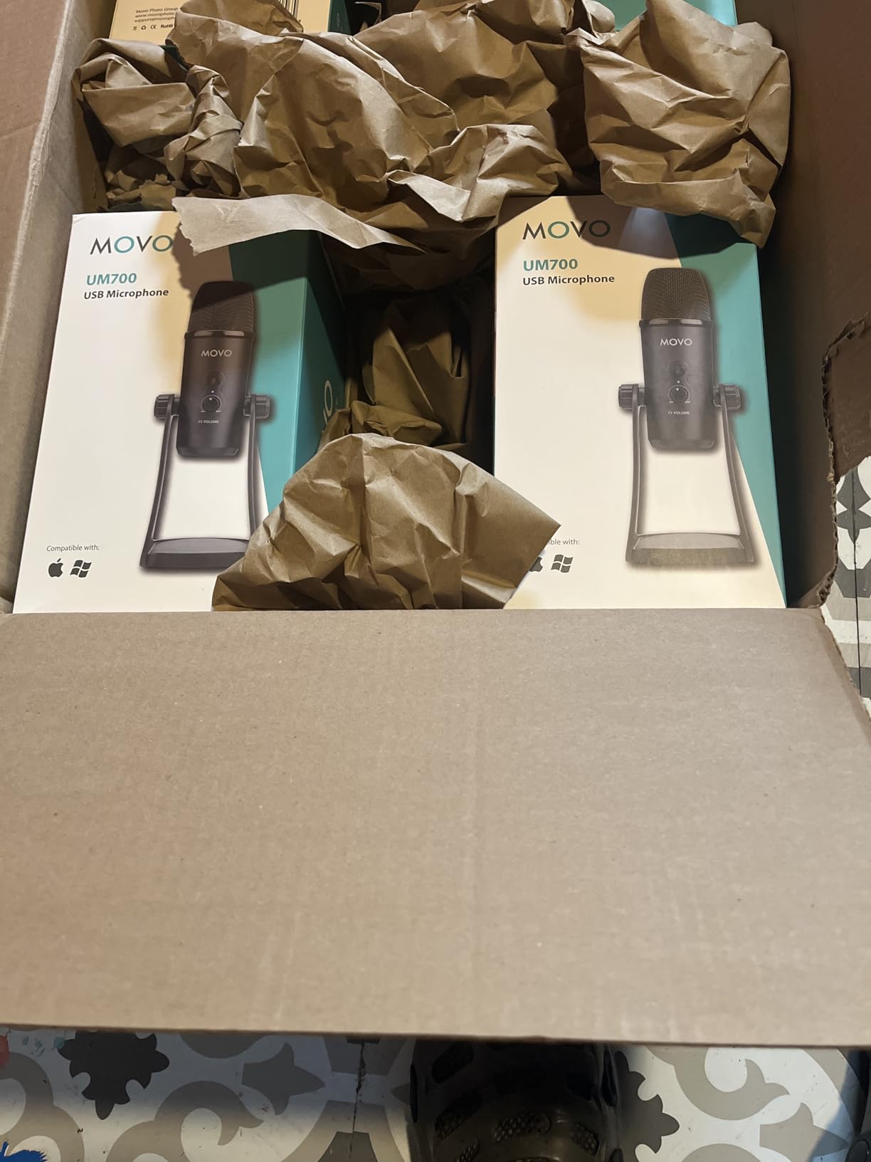 Movo 4-Person USB Podcast Equipment Bundle – 4 Condenser Mics, Hub & Case customer photo 2