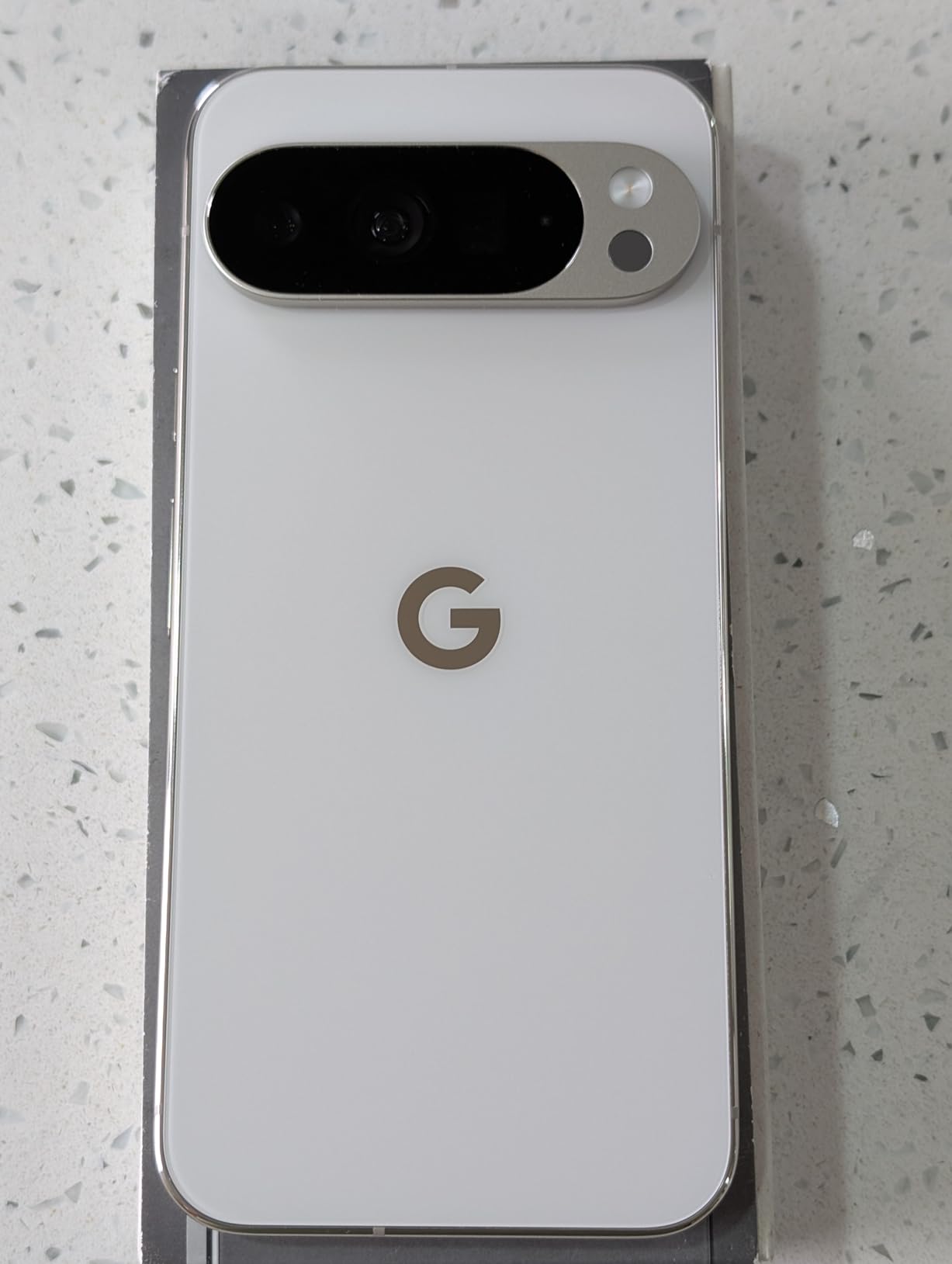 Google Pixel 10 Pro XL - Unlocked Smartphone with Gemini - Porcelain 256 GB customer photo 1